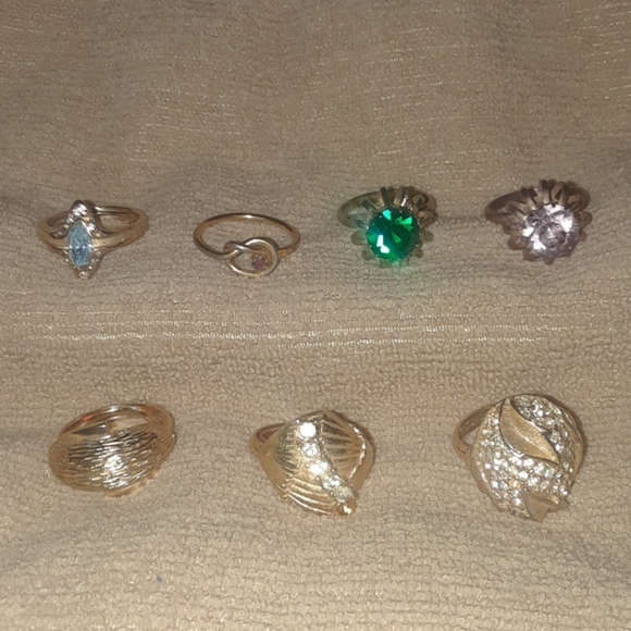 Assortment of 7 gold plated rings - Picture 1 of 6